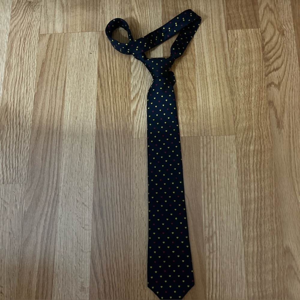 HORCHOW All Silk All over Hearts Necktie Navy Red Yellow